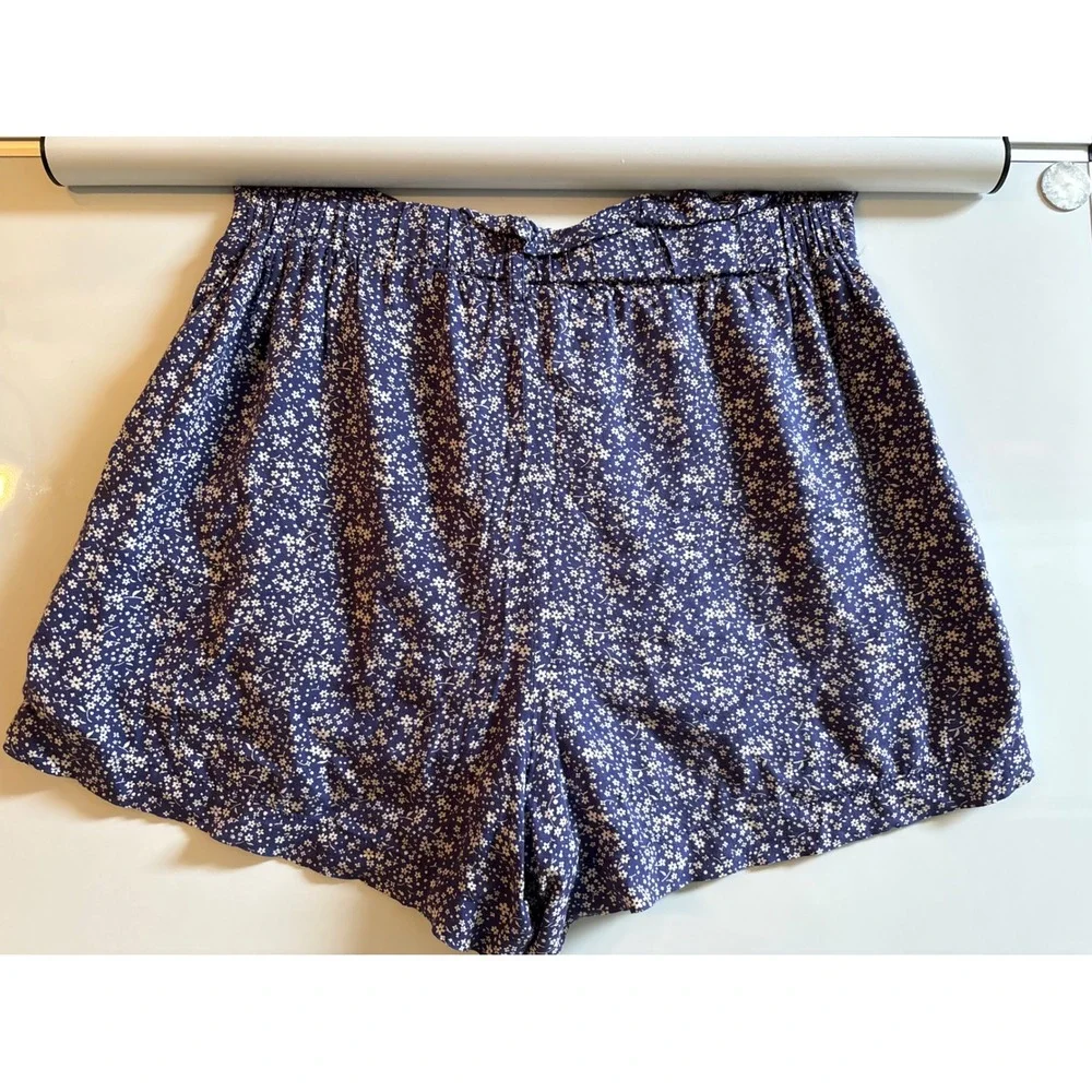 Mi Ami women's shorts small blue soft‎ floral
